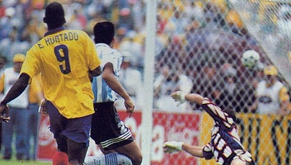 Hurtado jugando con la Tri