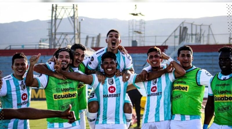 Jugadores de Cumbaya celebrando una victoria
