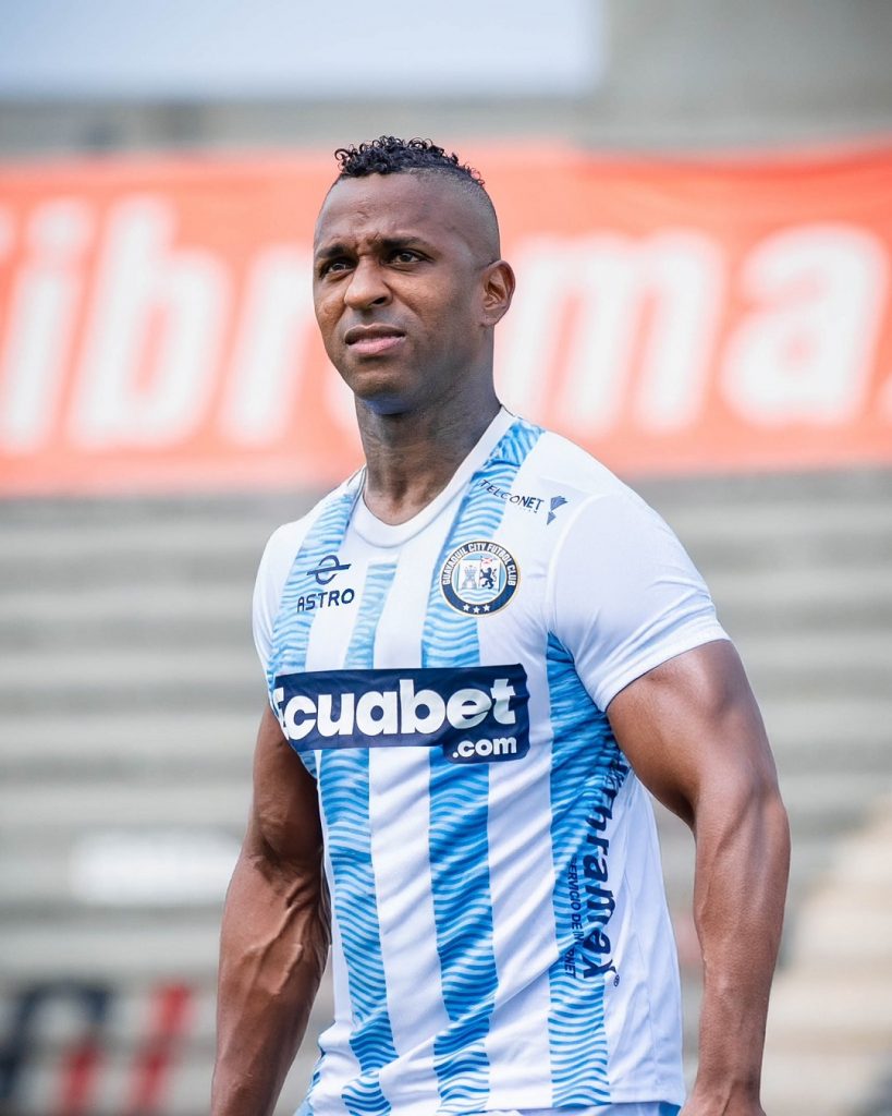 Miler Bolaños previo a un partido.