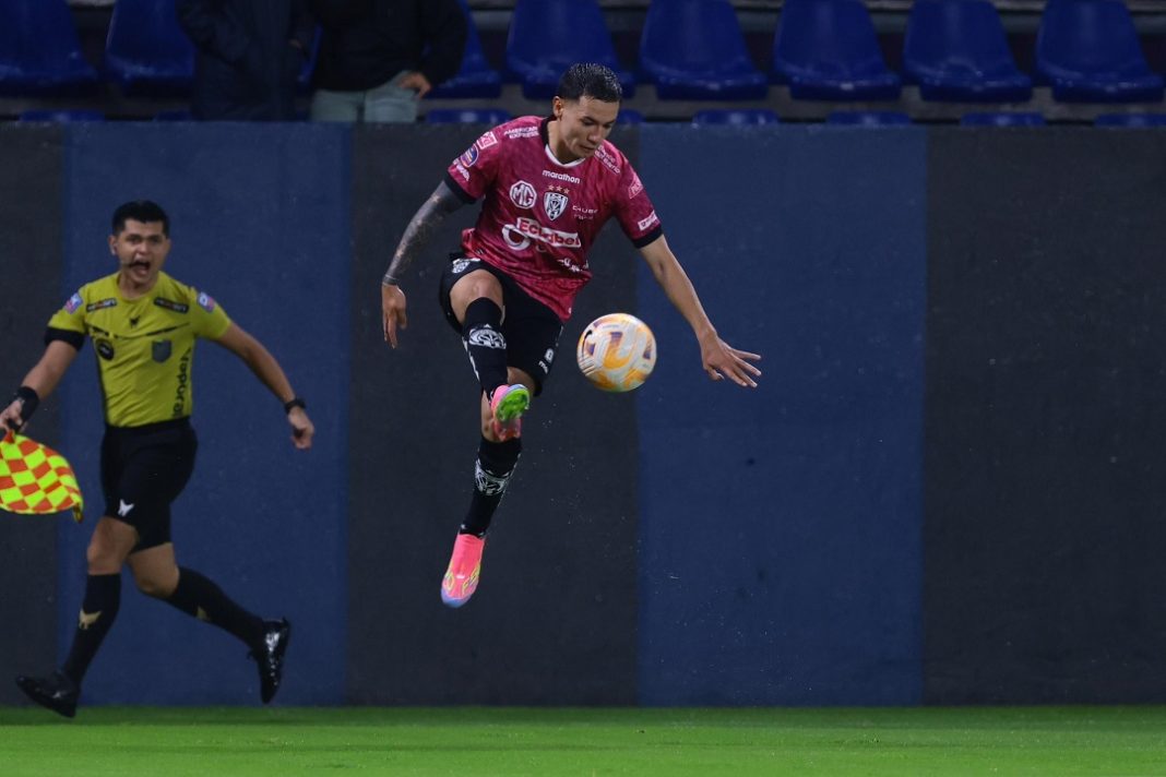 Jugador de Independiente del Valle contra Emelec.