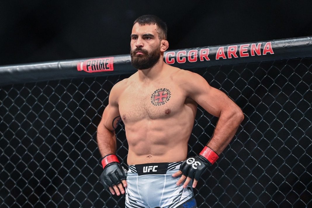 Mateusz Gamrot en el octagono de UFC.