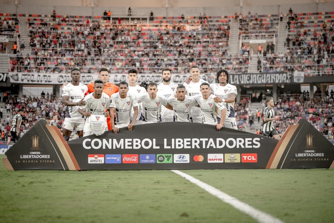 LDU Quito en un partido de Copa Libertadores.