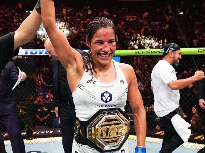Julianna Peña tras ganar el campeonato de peso gallo femenino,