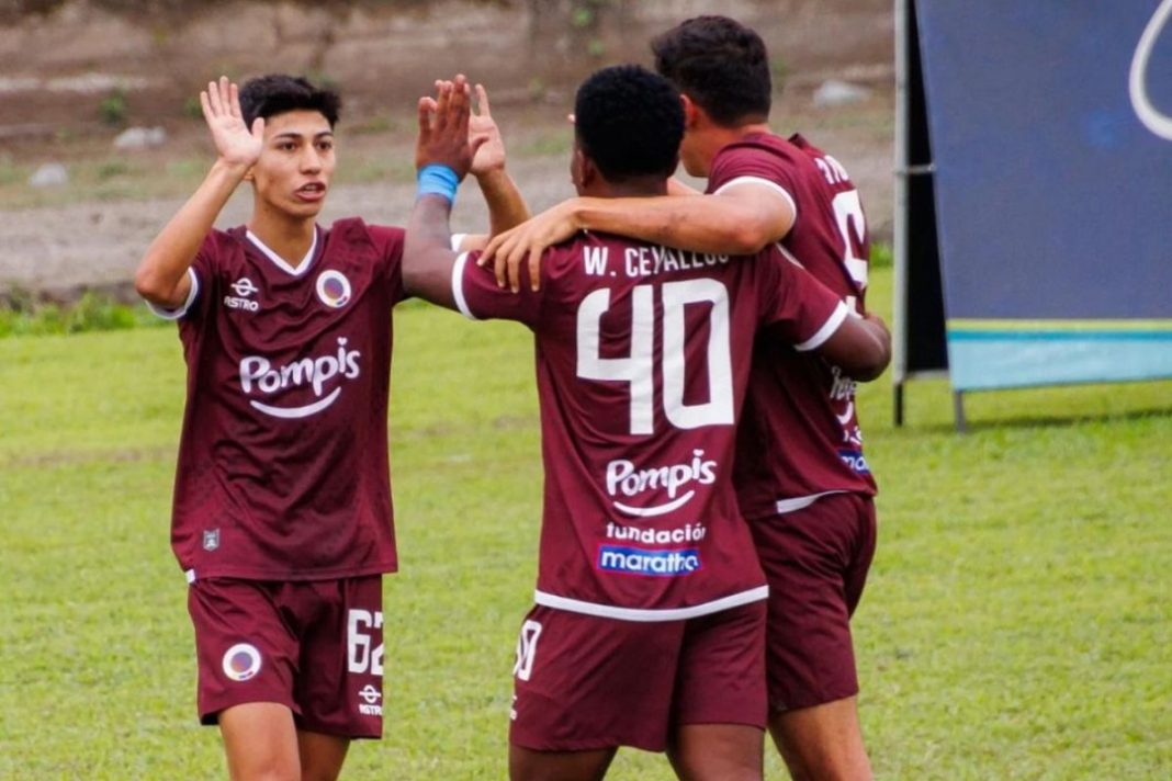 Jugadores de la Vinotinto celebrando un gol