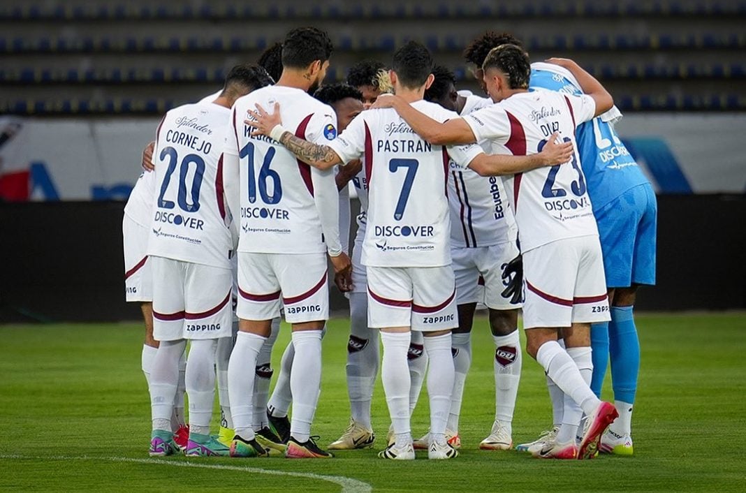 Jugadores de LDU Quito celebrando.