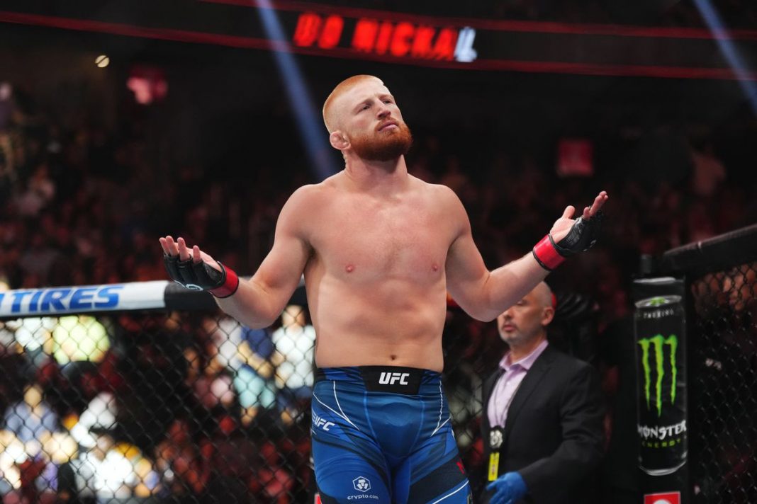 Bo Nickal enfrenta Rodolfo Vieira no UFC 322