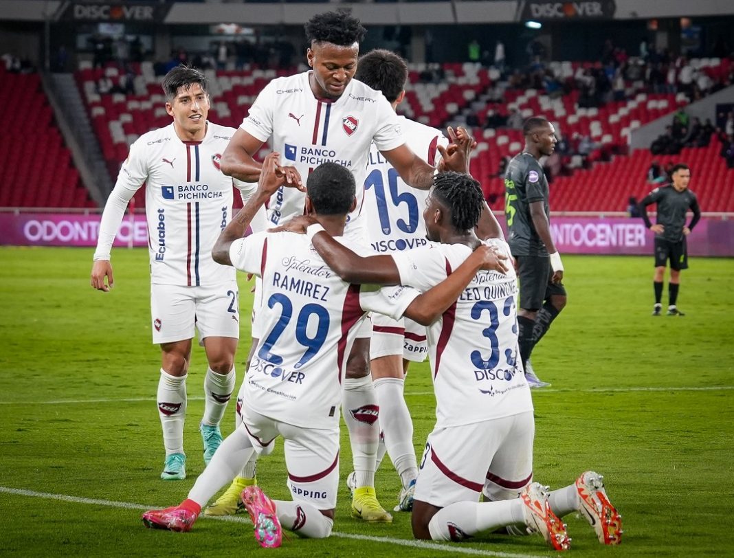 Jugadores de LDU Quito celebrando,