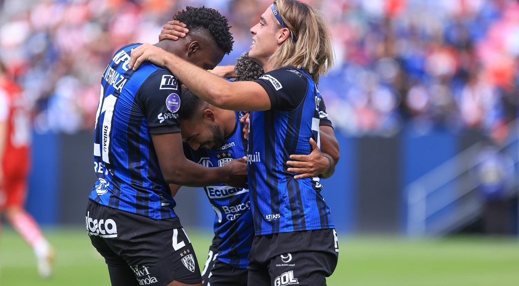 IDV celebrando en un partido