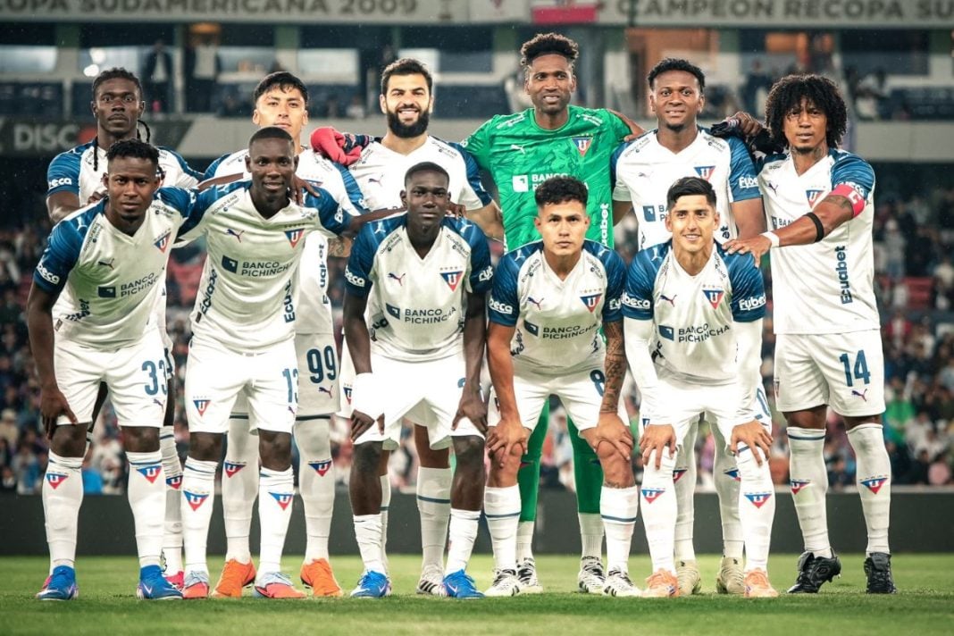 LDU preparandose para un partido