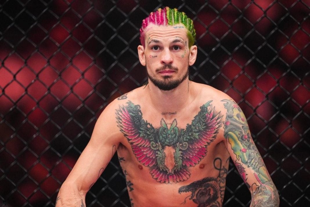 Sean O’Malley frente às grades do octógono do UFC