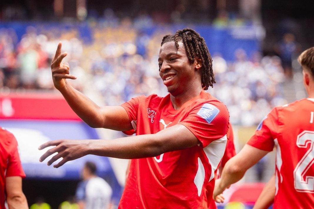 Johan Manzambi celebrando.